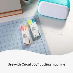 Cricut Stylos Et Marqueurs|Stylos Et Marqueurs^Stylos à encre gel opaques Joy™ 1,0mm, jaune/blanc/bleu (3unités)