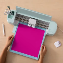 Cricut Matériaux Économiques^Thermocollant économique de 30,5 cm &times; 6 m (12 po &times; 20 pi),