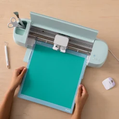 Cricut Matériaux Économiques^Thermocollant économique de 30,5 cm &times; 6 m (12 po &times; 20 pi), Bleu Sarcelle