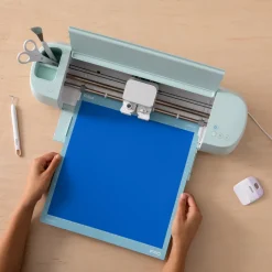 Cricut Matériaux Économiques^Thermocollant économique de 30,5 cm &times; 6 m (12 po &times; 20 pi), Bleu