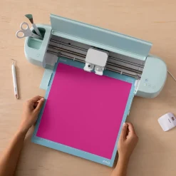 Cricut La Gamme Explore|Vinyle^Vinyle avec couleur activée par la chaleur - Permanent, Magenta - Rose clair