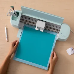Cricut La Gamme Explore|Matériaux^Vinyle avec couleur activée par le froid - Permanent, Turquoise - Bleu clair