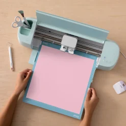 Cricut La Gamme Explore|Matériaux^Vinyle avec couleur activée par le froid - Permanent, Rose clair - Magenta